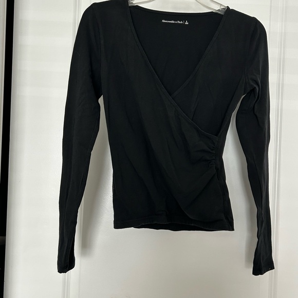 ABERCROMBIE & FITCH • Long Sleeve Cross Over/Wrap Top • Small • - Picture 5 of 7